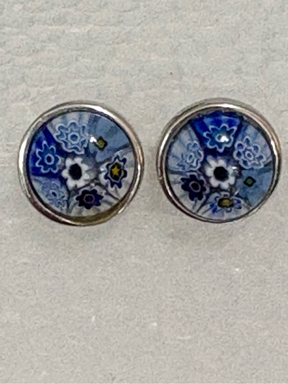ALAN K SIGNED MURANO BLUE WHITE MILLEFIORI FLORAL STERLING SILVER STUD EARRINGS